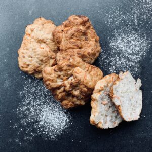 GULERODS-BRUD MED SOLSIKKEKERNER